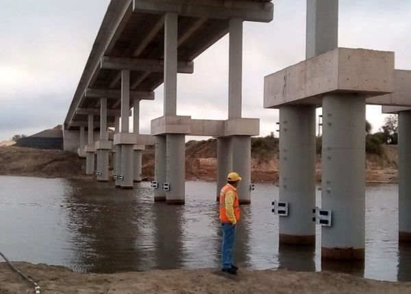 Culminan trabajos de hormigonado para futuro mega puente de Ñeembucú | .::Agencia IP::.
