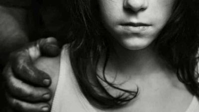 Detienen a mujer y a su hijo por supuesto maltrato infantil