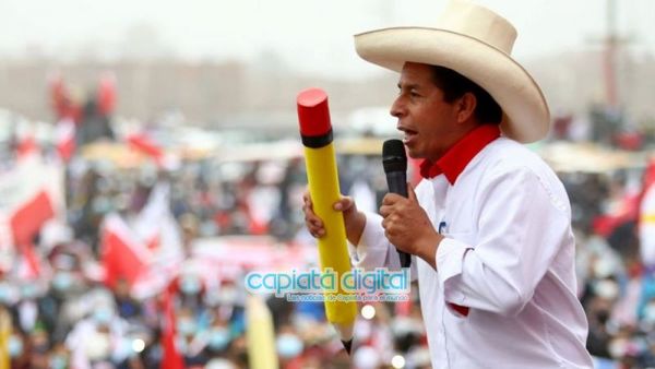 Quién es Pedro Castillo, que usa sombrero de paja y fue a caballo a votar, el maestro rural que desde la izquierda desafía a las élites y que (finalmente) fue designado presidente electo de Perú