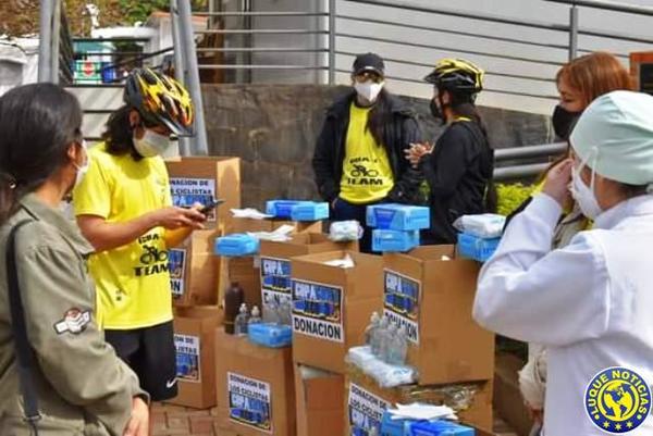 Ciclistas donan insumos al Hospital de Villarrica •