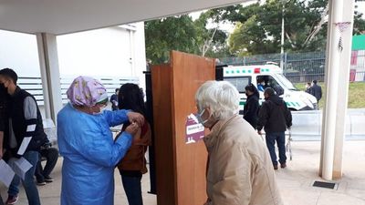 Vacunación: "Es lindo ver jóvenes acompañados de gente mayor"