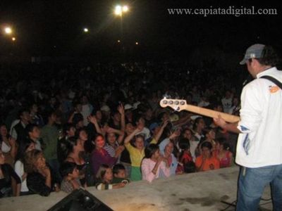 Multitudinaria fiesta azul en Capiatá