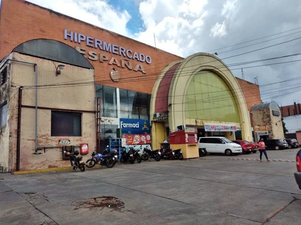 Hipermercado España cierra sus puertas y deja Capiatá