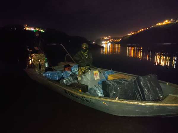 Decomisan embarcación con mercaderías de contrabando en el río Paraná