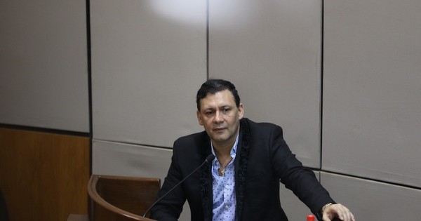 La Nación / Sesión “lavandina” del Senado demostró que solo querían despojarlo de su banca, dice Víctor Bogado
