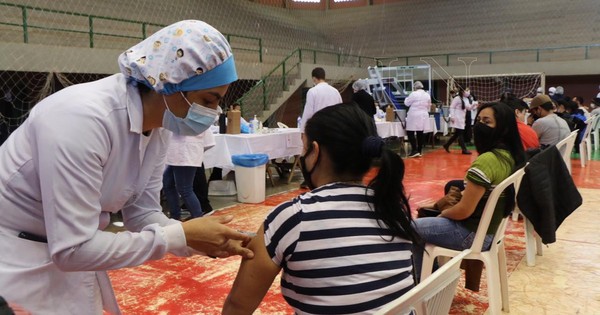 La Nación / Unos 4.500 estudiantes brasileños se vacunaron en Alto Paraná