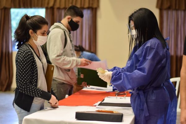 Jóvenes de Misiones reciben primer desembolso de becas de Yacyretá - El Trueno