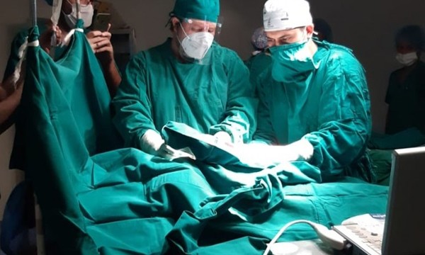 Tras compleja cirugía de unión de cráneo niño recupera movilidad - OviedoPress