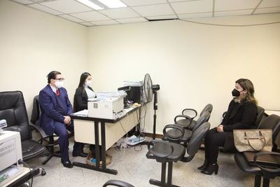 Fiscalía pide revocar medidas y ordenar captura del exfiscal Diaz Verón y su esposa - Nacionales - ABC Color