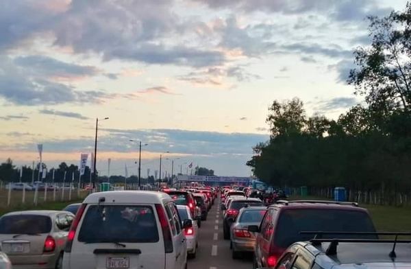 Diario HOY | Semáforo de vacunatorios COVID: varios en "verde", pero ex Aratirí se mantiene en "rojo"