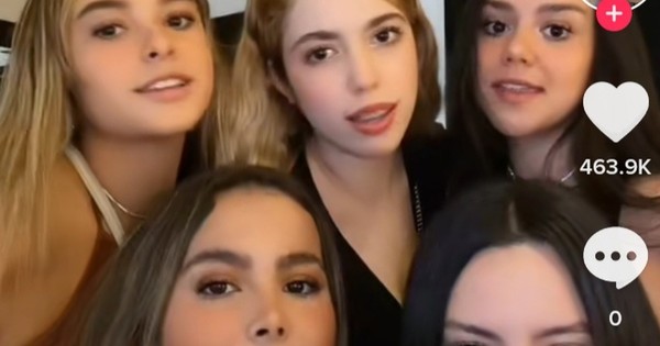 La Nación / Desafío viral de outfit se adaptó con populares mercados de ropa