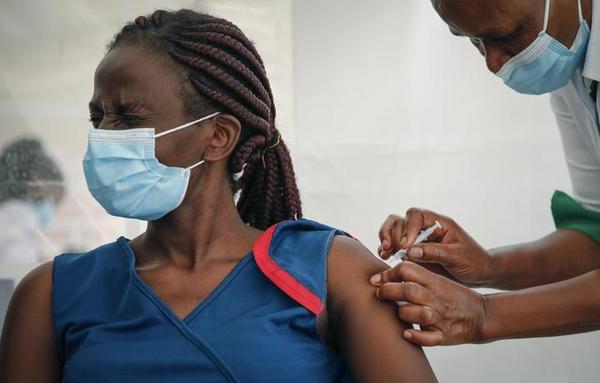 800 personas estafadas con vacunas falsas en Uganda