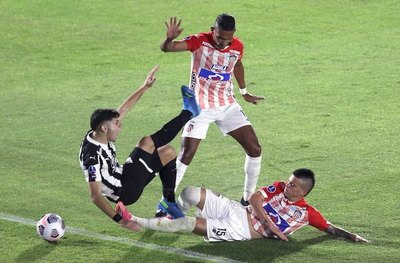 Crónica / CAYÓ, PERO IGUAL FESTEJÓ