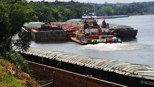 Continúa negro el panorama para la exportación  por el río Paraná