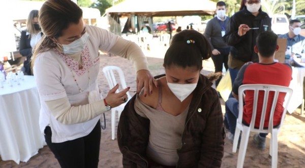 Vacunación continúa con terminaciones de cédula 2 y 3 - Noticiero Paraguay