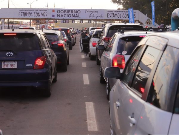 Caos del tránsito en zona del mega vacunatorio es porque "no se sigue el plan inicial" · Radio Monumental 1080 AM