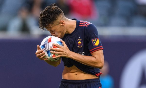 Gastón Giménez marcó un golazo y fue figura del Chicago Fire