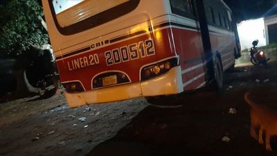 Chofer fue pillado con otra y agredió a su doña