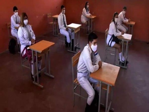 Los gremios docentes están de acuerdo con la vuelta a clases presenciales - El Trueno