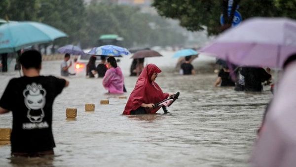 Al menos 33 muertos y 8 desaparecidos por las lluvias torrenciales en el centro de China