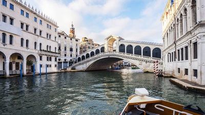 Descubren restos de una calzada romana bajo las aguas de Venecia