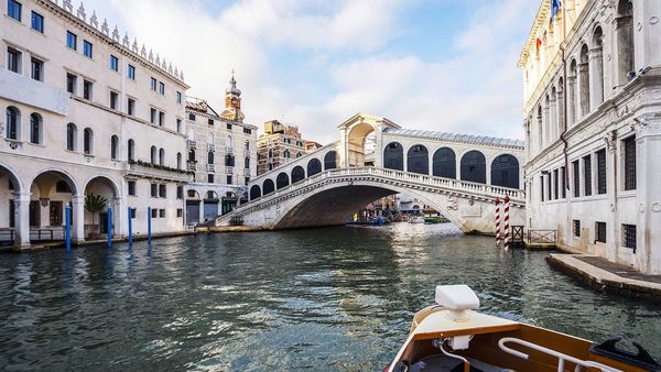 Descubren restos de una calzada romana bajo las aguas de Venecia