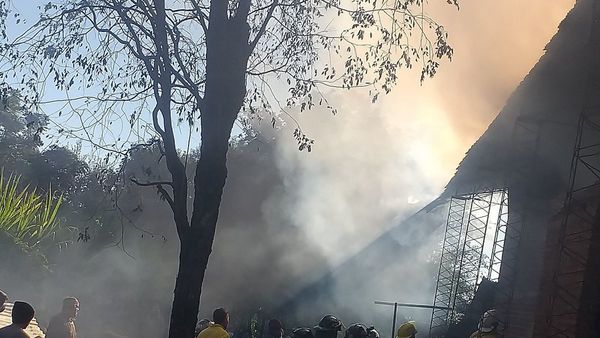 Yerbatera sufre voraz incendio en Edelira