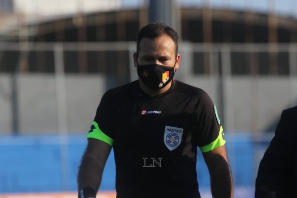 Giancarlos Juliadoza arbitrará Cerro Porteño-Libertad