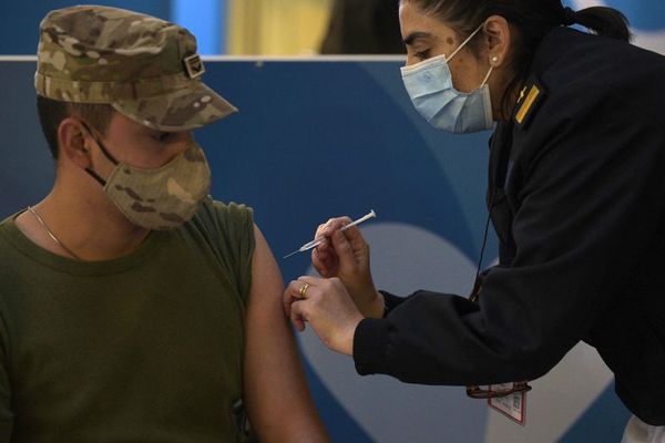 Argentina inmuniza con una dosis a medio país y quiere acelerar la segunda - Mundo - ABC Color