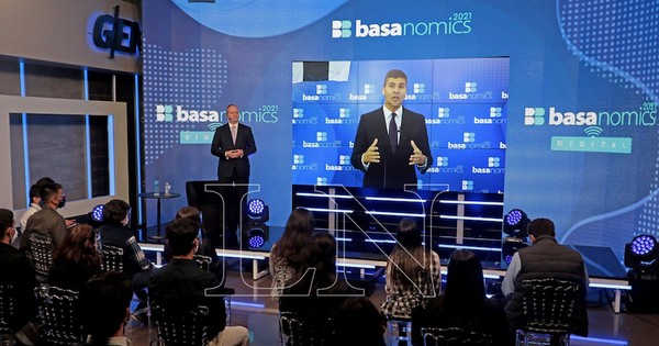 La Nación / No existe riesgo para un desequilibrio de la economía, afirman