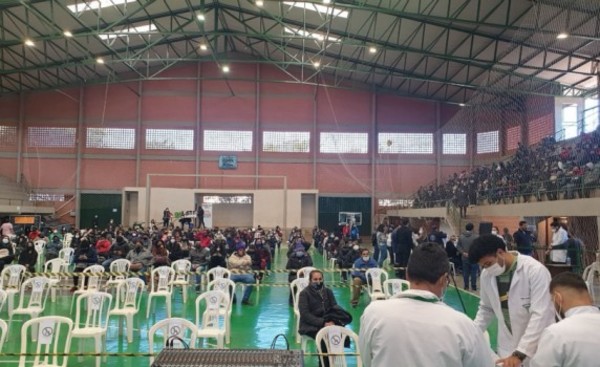 Entre el martes y miércoles se vacunaron a 16.000 paranaenses