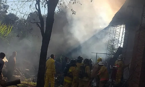 Yerbatera Oñoiru sufre voraz incendio en Edelira - OviedoPress