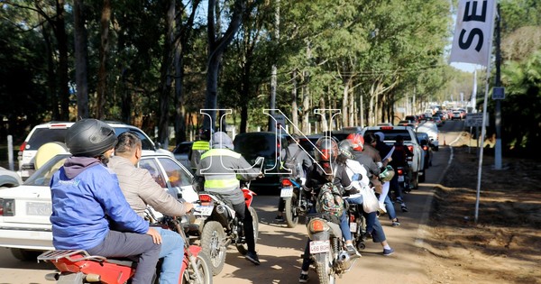 La Nación / Caos en ex-Aratirí es causada por “avivados” que se cuelan en la fila