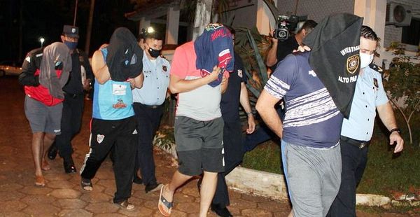 Piden juzgamiento de siete policías acusados en caso de secuestro de turistas en Torín - ABC en el Este - ABC Color