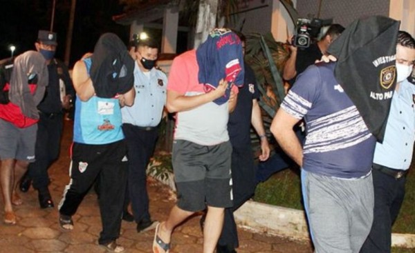 Policías que extorsionaron a brasileños en Torín son acusados