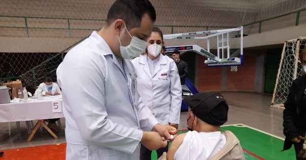 La Nación / CDE: donan hasta jeringas a Salud Pública para seguir vacunación