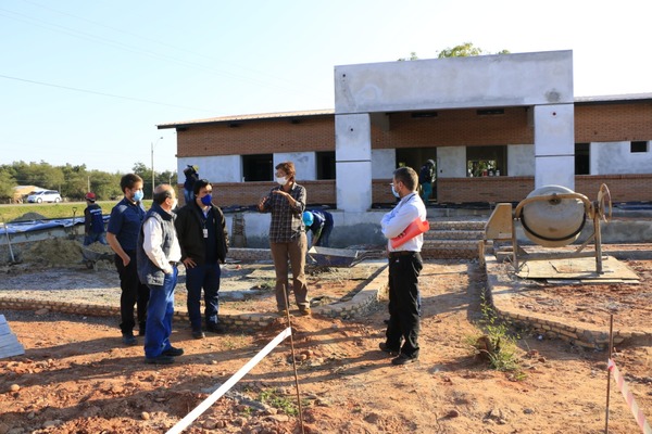 Progresa la construcción de 2 de las 18 USF que Itaipu financia en el Chaco