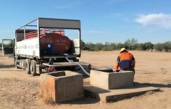Ante periodo de sequía, trabajan para proveer agua a pobladores del Chaco