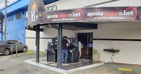 La Nación / Intervienen casa de juegos de azar y secuestran máquinas por deuda multimillonaria