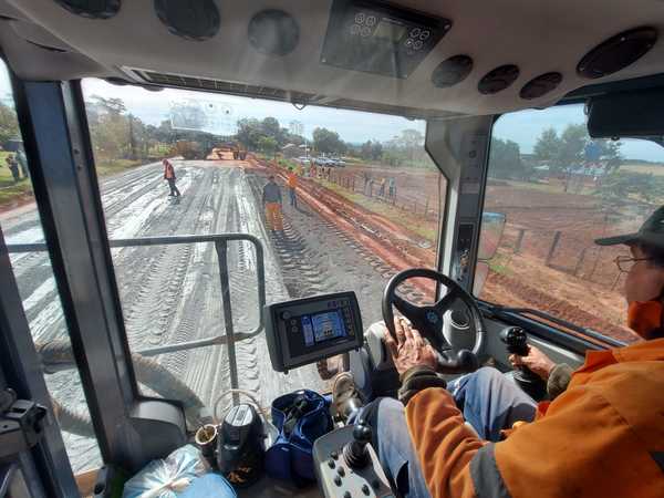 Construcción de nuevos asfaltados en San Pedro y Caaguazú tiene 57% de avance promedio
