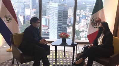 Euclides viajó a México para gestionar compra de 500.000 dosis de AstraZeneca