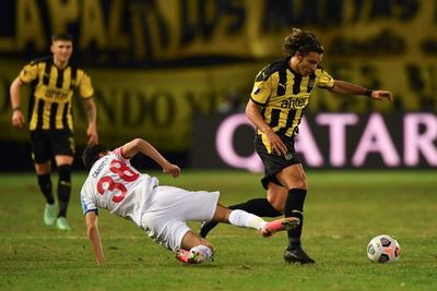 0-1. Peñarol hace valer triunfo de la ida y avanza a cuartos de final - Fútbol Internacional - ABC Color