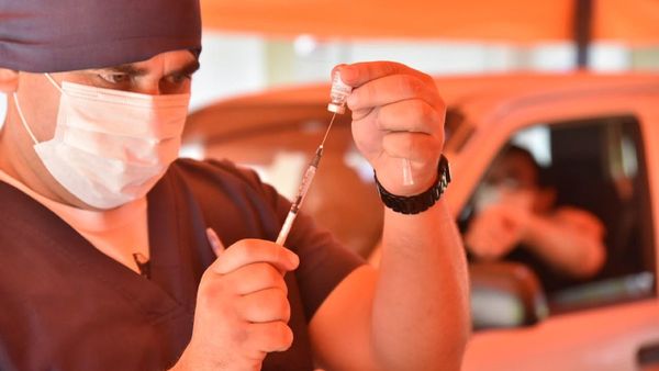 Casi la mitad de adultos en edad de riesgo están aún sin vacunarse