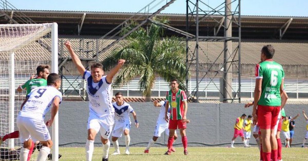 La Nación / Ameliano goleó y ya es escolta