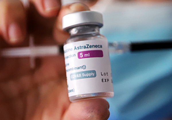 Gobierno gestiona compra de 500.000 vacunas de AstraZeneca y otros lotes para los próximos dos años | .::Agencia IP::.
