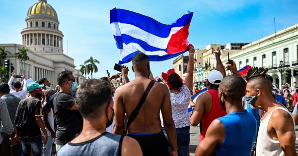 La Nación / Cuba niega “represión contra el pueblo” y rechaza sanción de EEUU