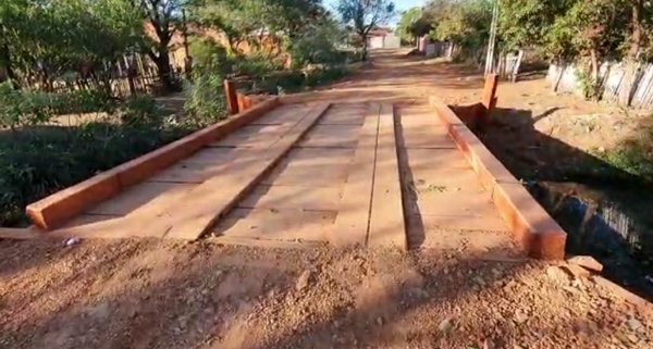 Despues de años de reclamos, reparan puente en San Antonio