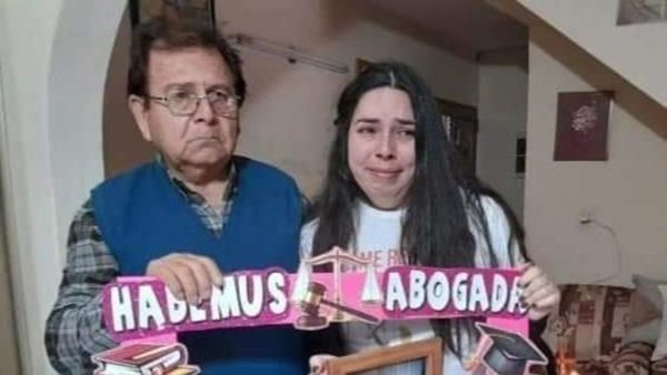 Perdió a su mamá un día antes de recibirse de abogada