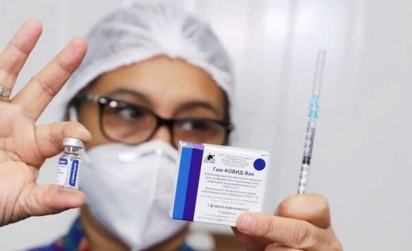 Diario HOY | Salud analiza qué hará con adultos y personas con comorbilidad vacunados con Sputnik