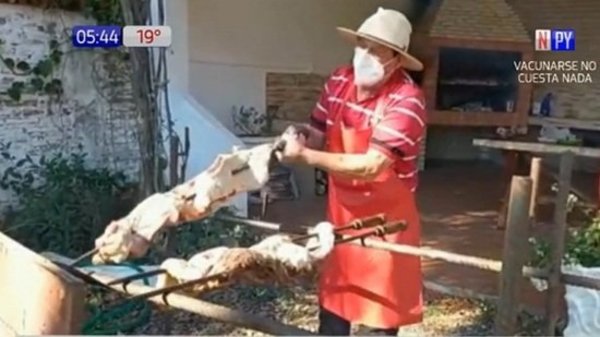 Emotivo. Médico venció al covid y lo celebró repartiendo asado y bocaditos | Noticias Paraguay